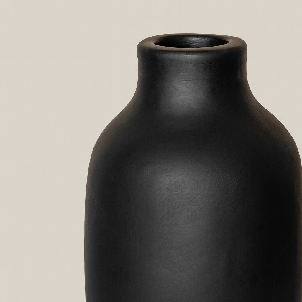 Carol Vase Black L