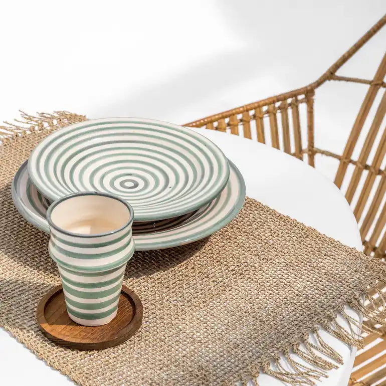 Ceramic tableware Dubai with bowls and ceramic plates