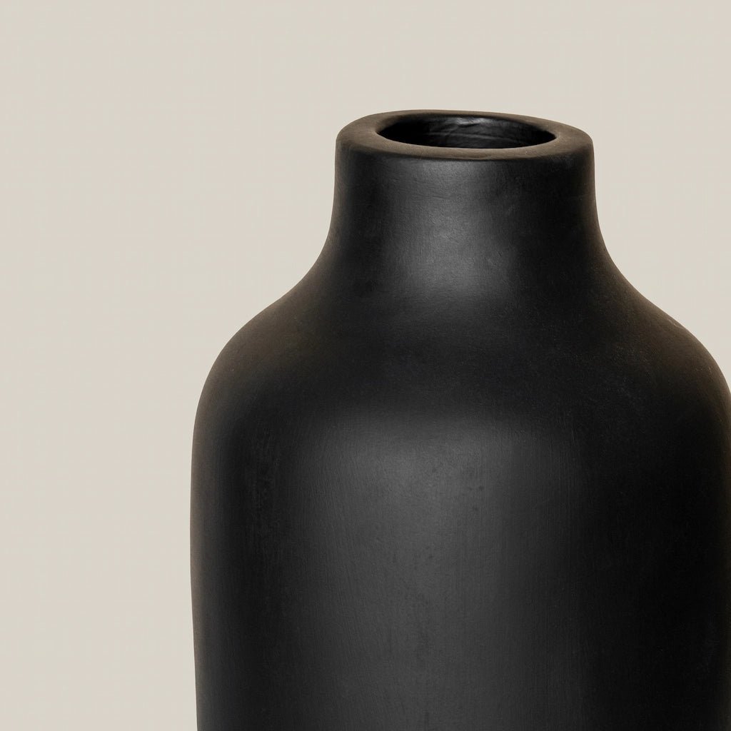 Carol Vase Black M